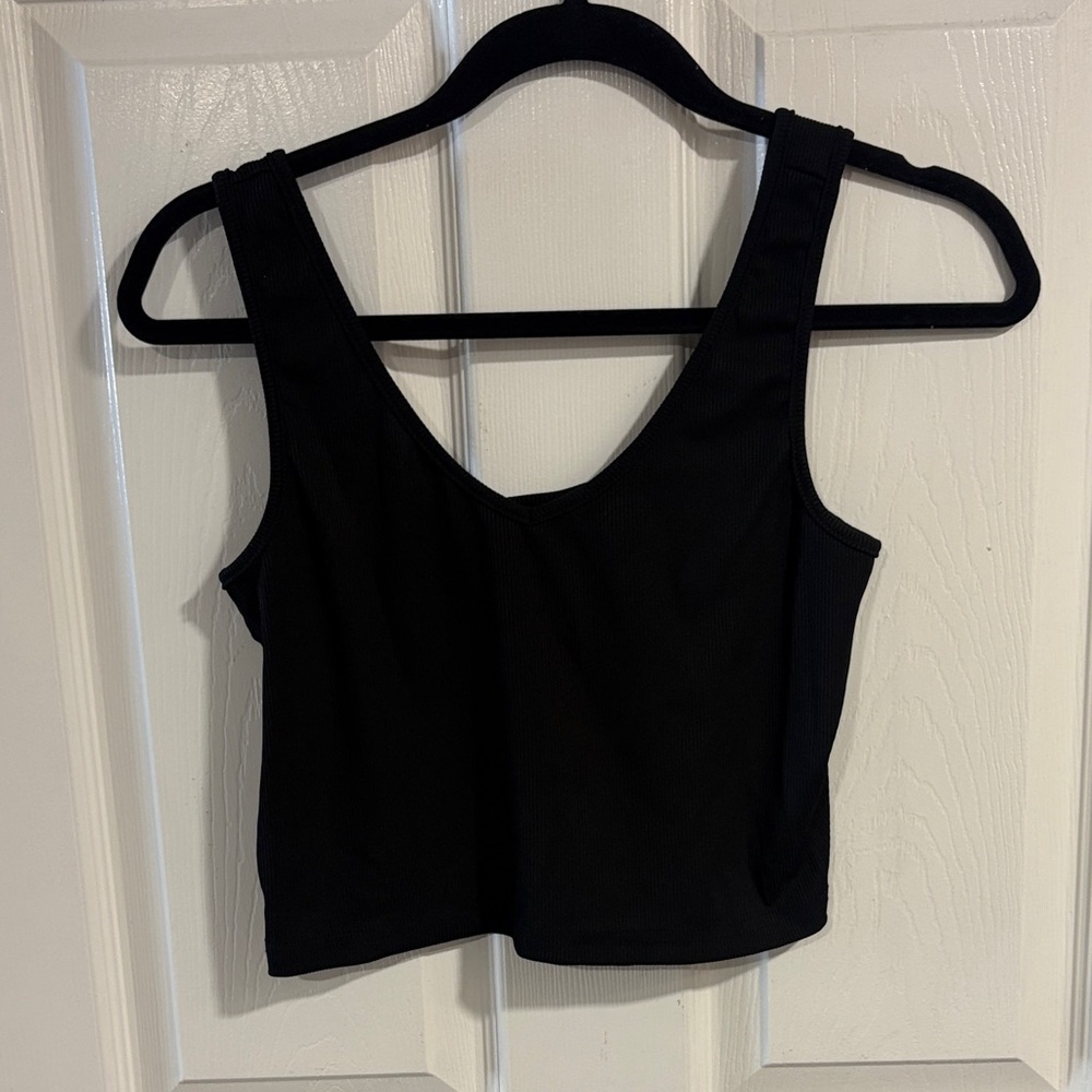 SHEIN Black Sleeveless Crop Top